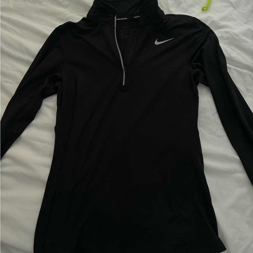 Women’s black Nike quarter zip size small